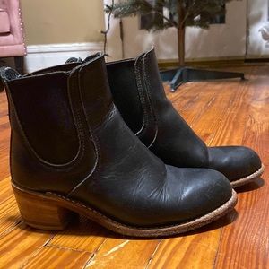 The Red Wing Shoes Harriet 3391 Black Boundary.